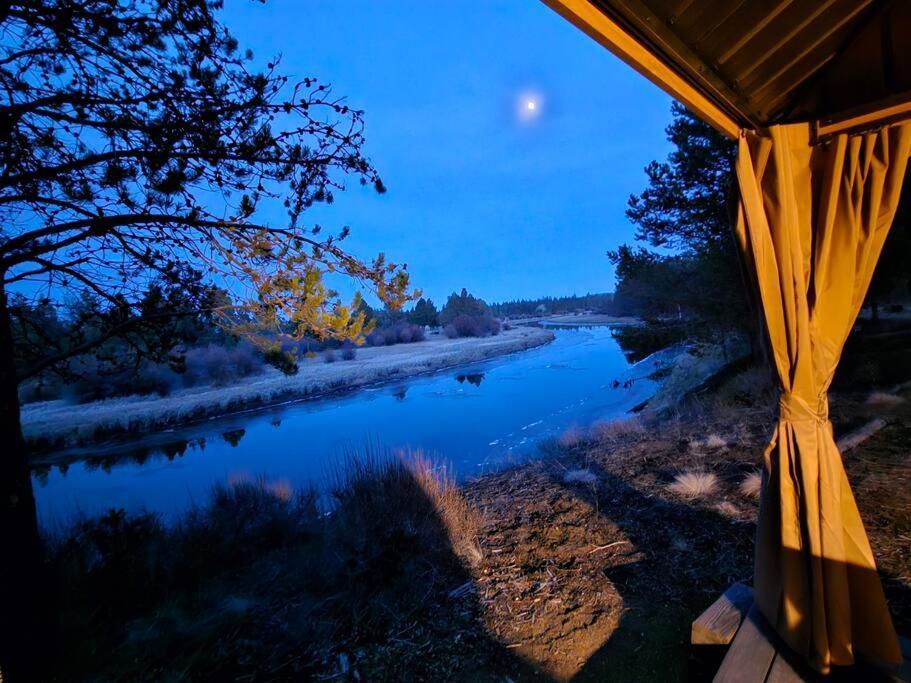 Beautiful Riverfront Near Mt Bachelor With Hot Tub 本德 外观 照片