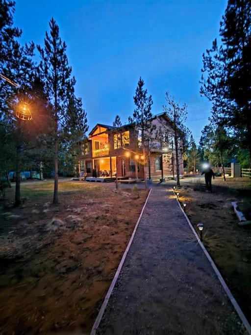 Beautiful Riverfront Near Mt Bachelor With Hot Tub 本德 外观 照片